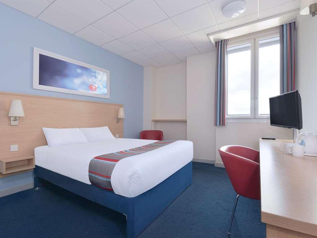 Travelodge Birmingham Central Broadway Plaza Номер фото