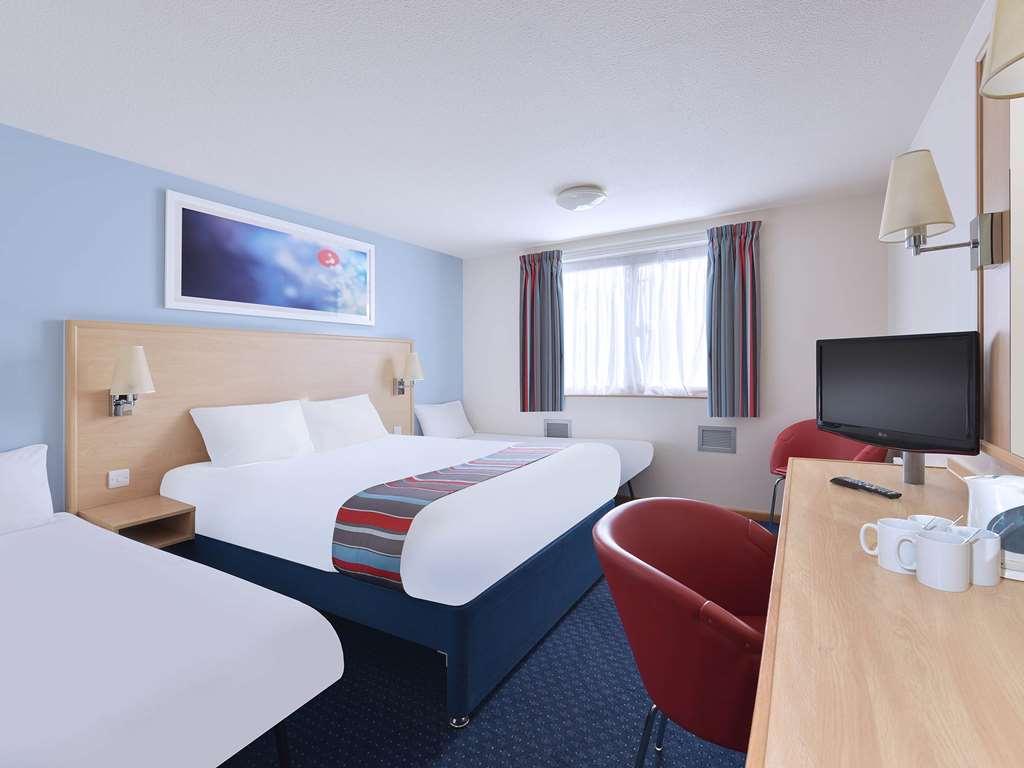Travelodge Birmingham Central Broadway Plaza Номер фото