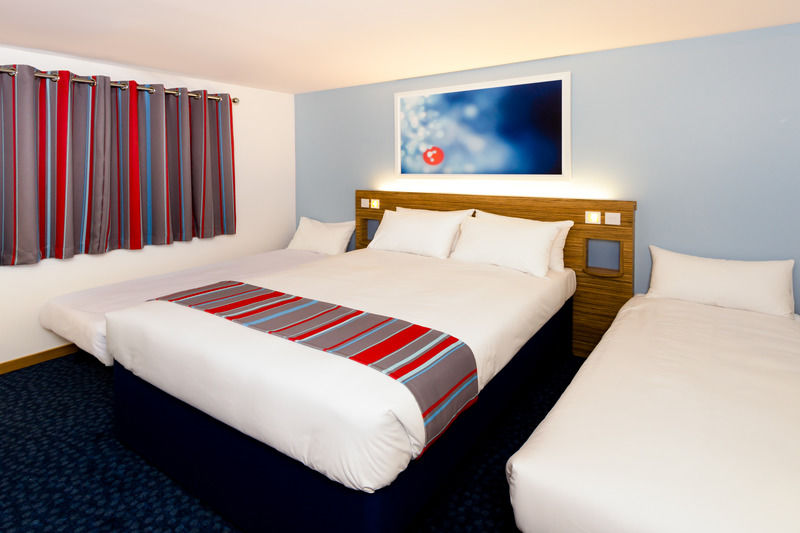 Travelodge Birmingham Central Broadway Plaza Экстерьер фото