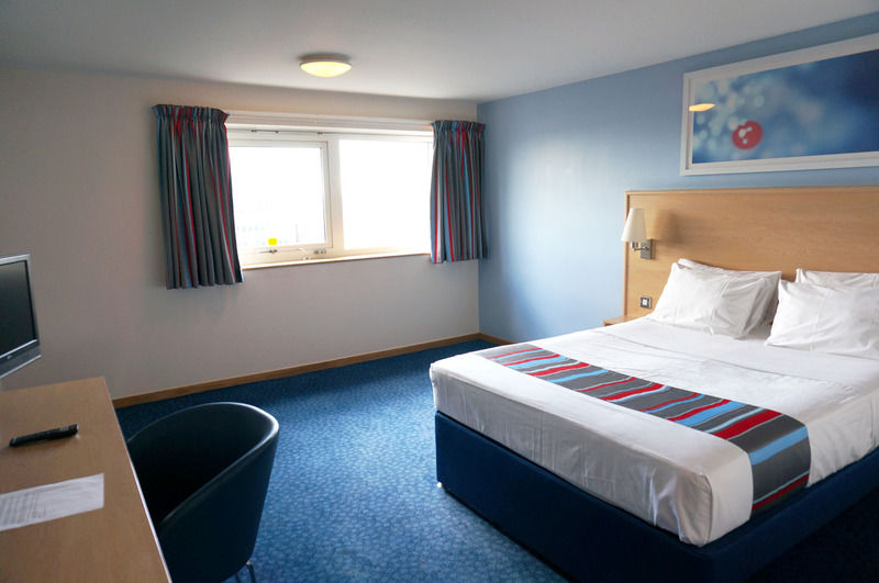 Travelodge Birmingham Central Broadway Plaza Экстерьер фото