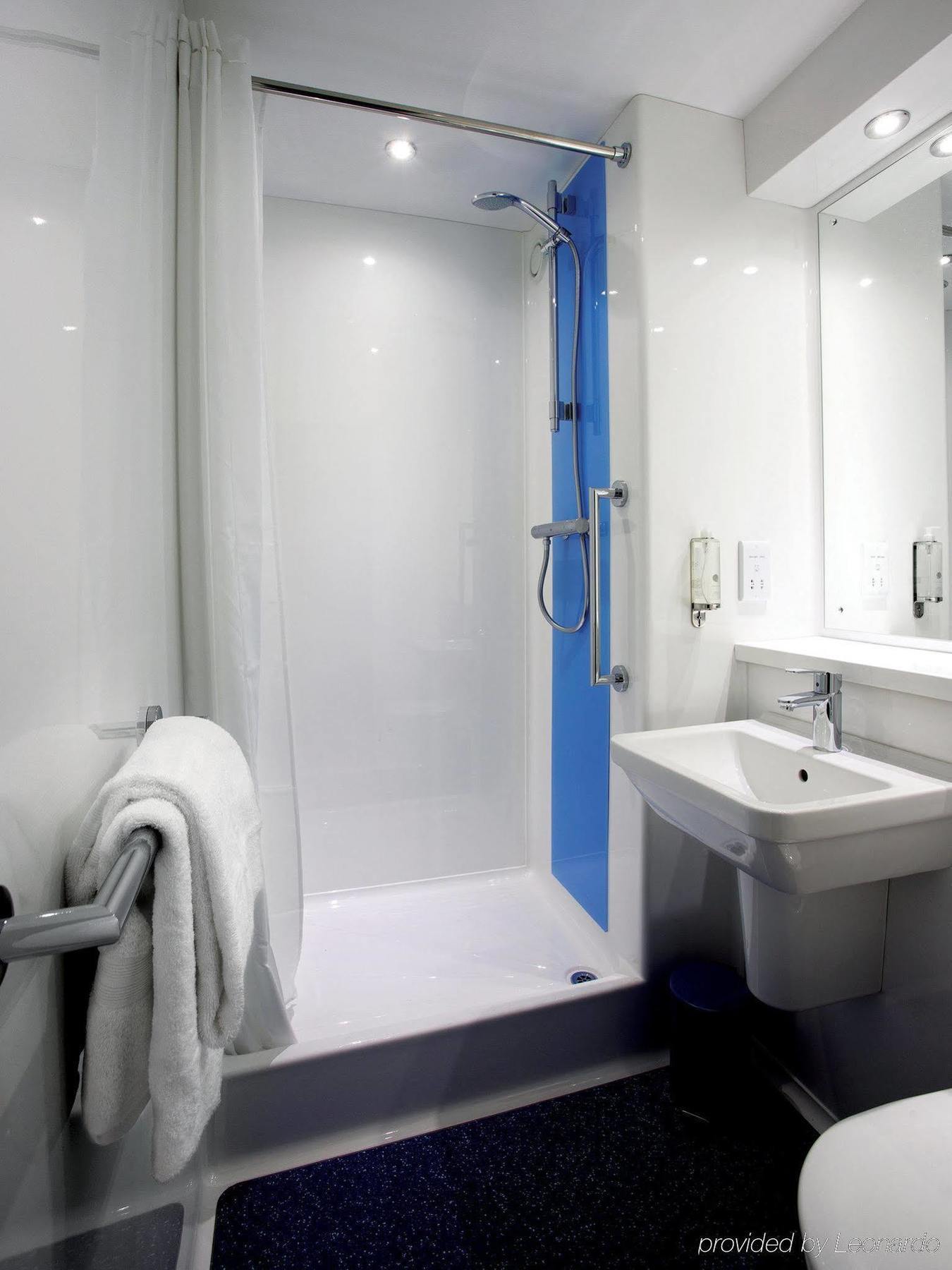 Travelodge Birmingham Central Broadway Plaza Экстерьер фото