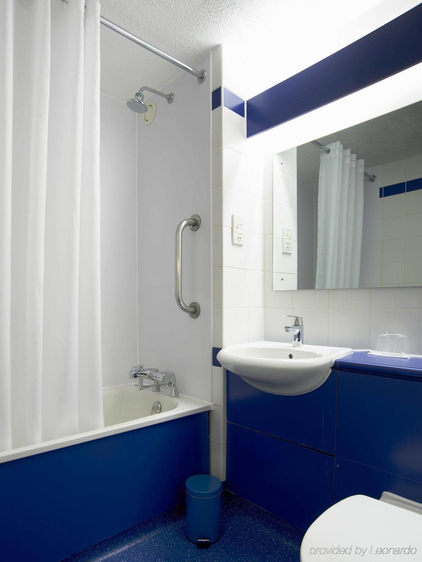 Travelodge Birmingham Central Broadway Plaza Экстерьер фото