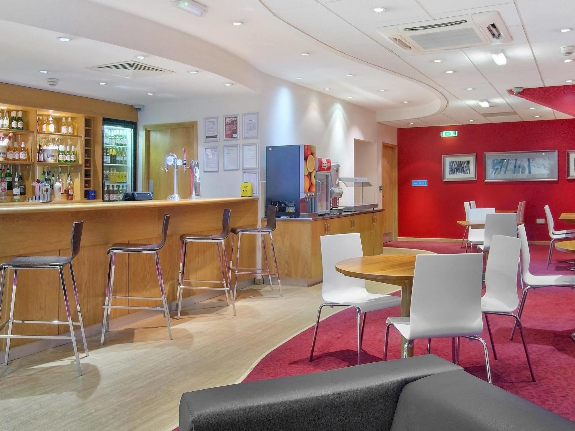 Travelodge Birmingham Central Broadway Plaza Экстерьер фото