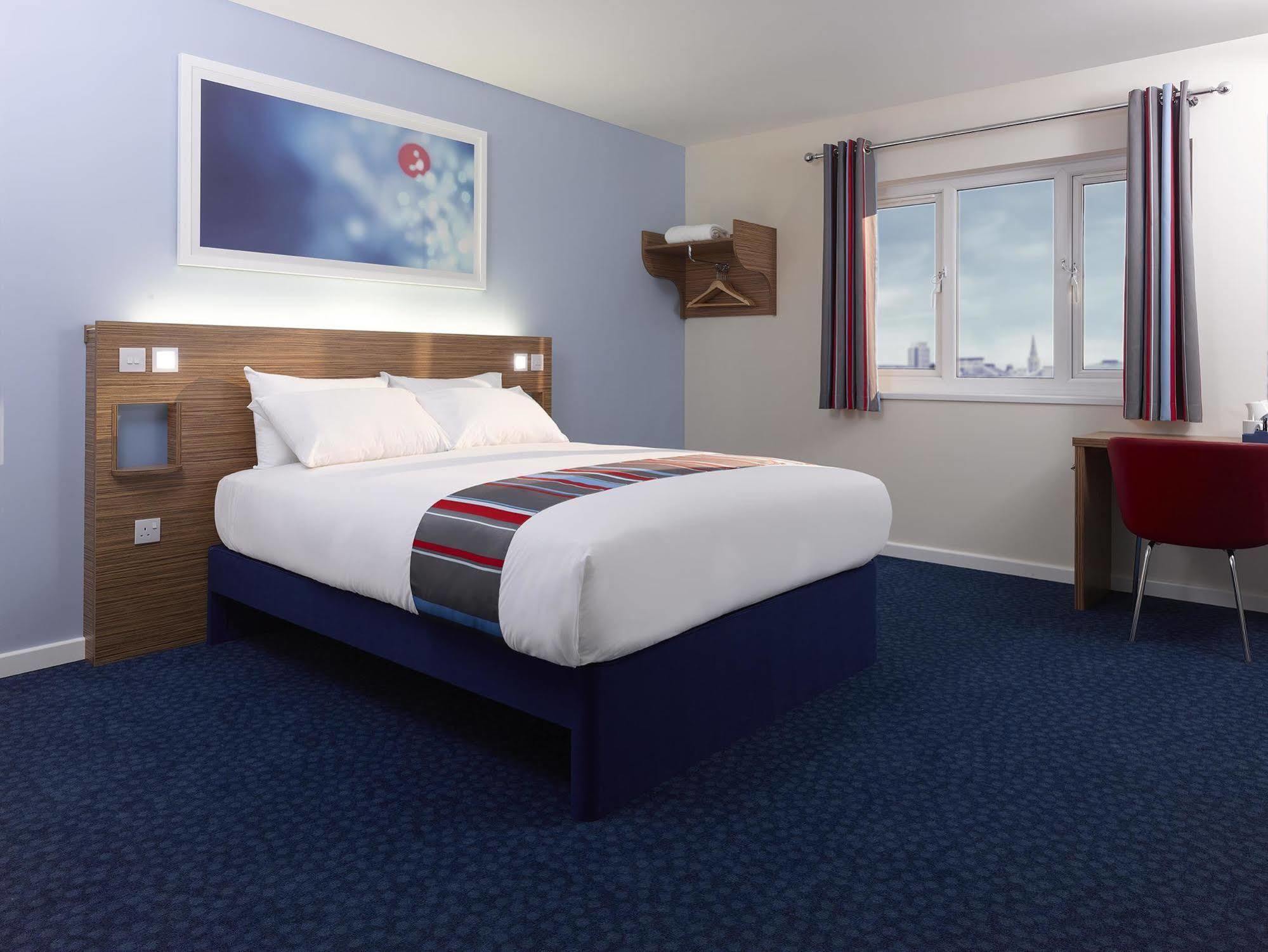 Travelodge Birmingham Central Broadway Plaza Экстерьер фото