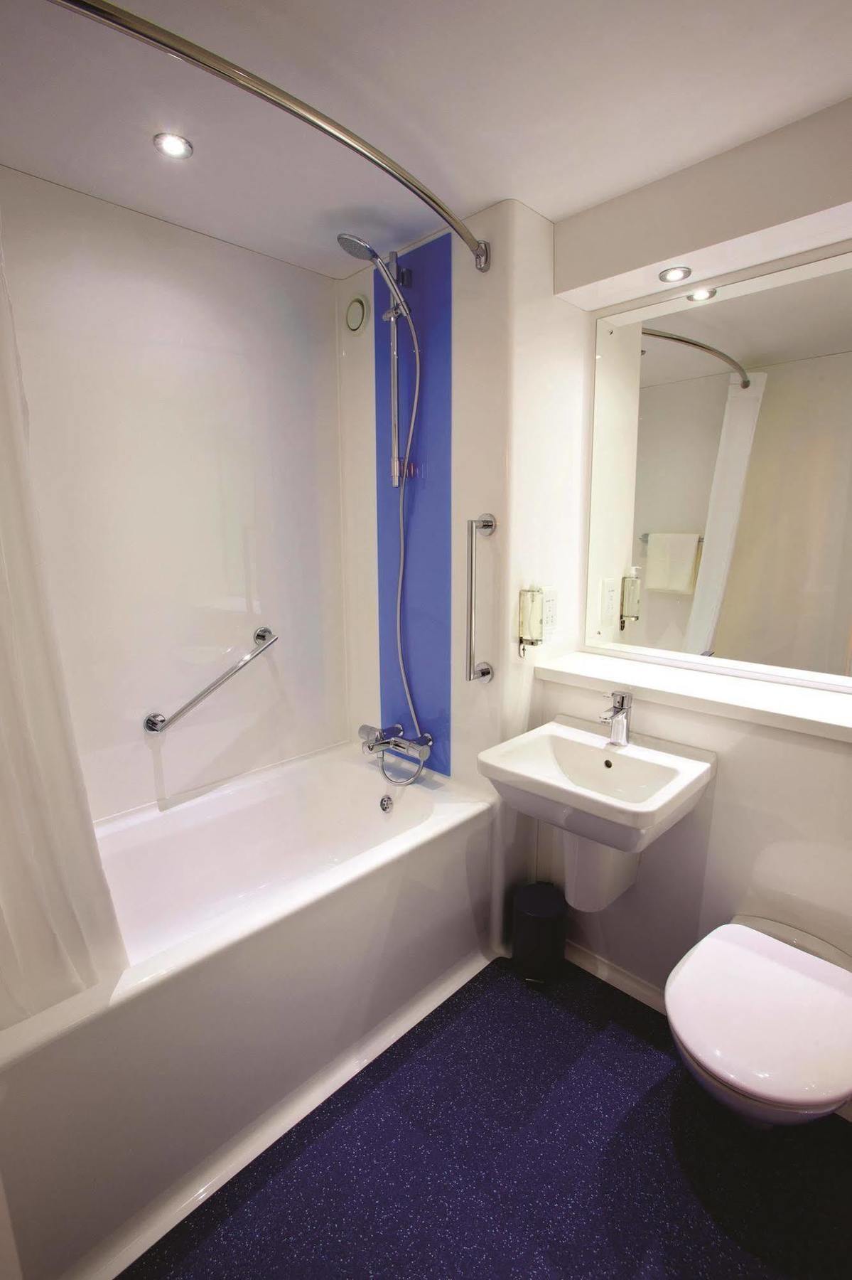 Travelodge Birmingham Central Broadway Plaza Экстерьер фото