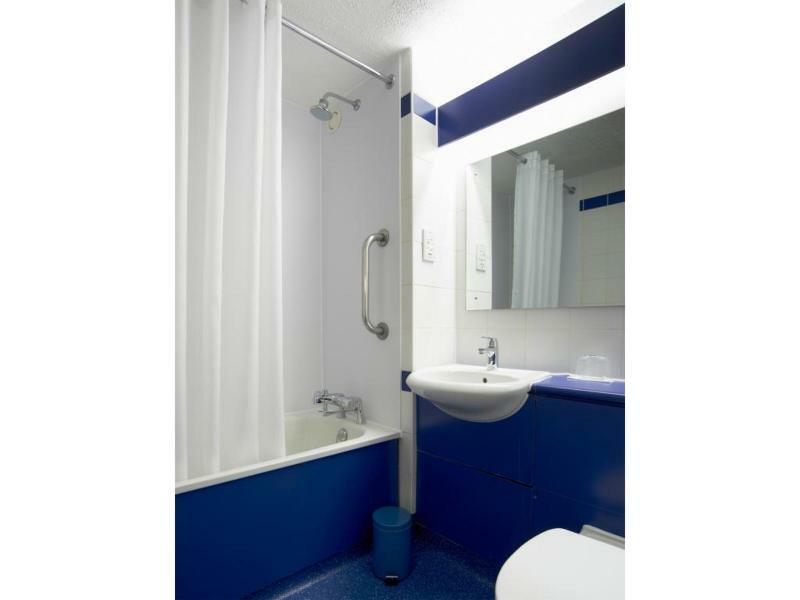 Travelodge Birmingham Central Broadway Plaza Экстерьер фото