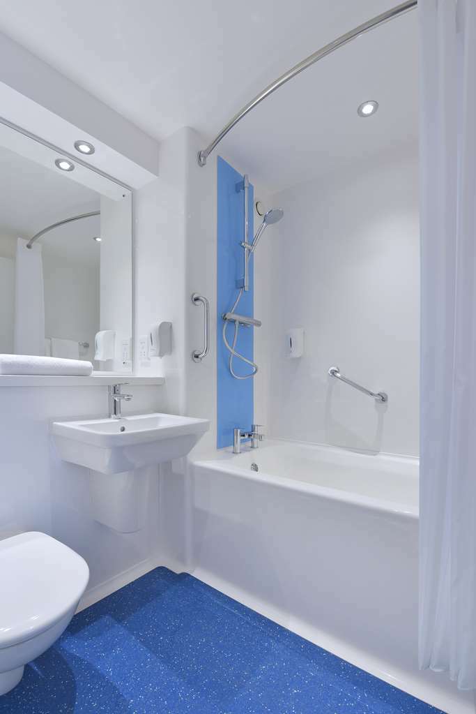 Travelodge Birmingham Central Broadway Plaza Номер фото