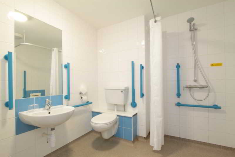 Travelodge Birmingham Central Broadway Plaza Экстерьер фото