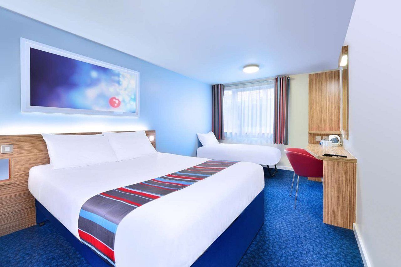 Travelodge Birmingham Central Broadway Plaza Экстерьер фото
