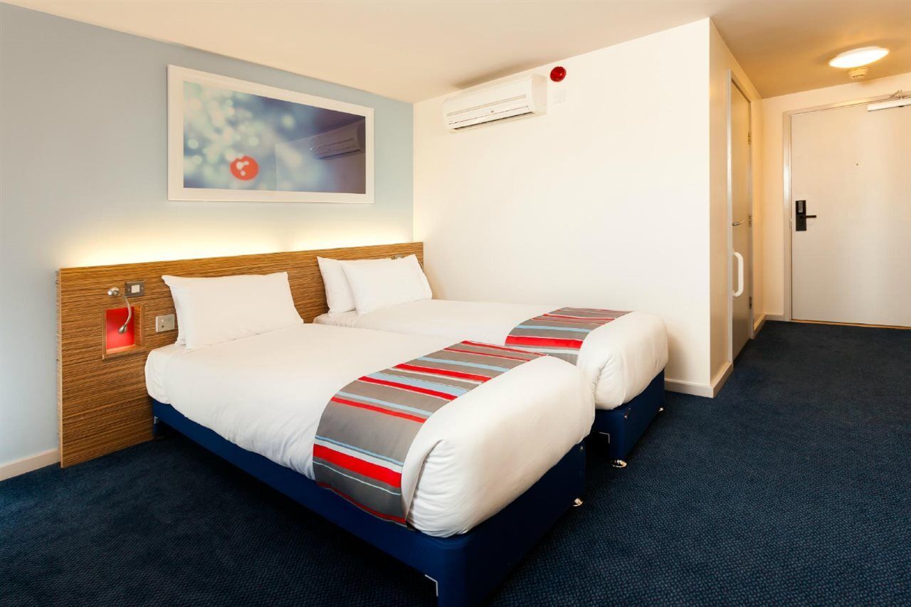 Travelodge Birmingham Central Broadway Plaza Экстерьер фото